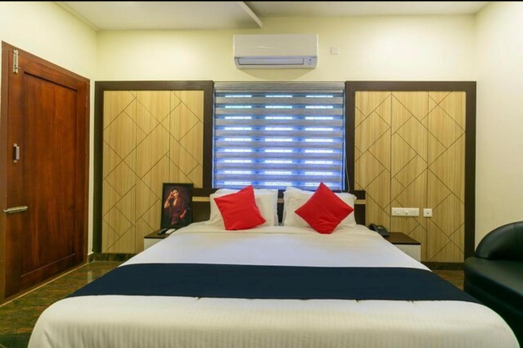 Thenmala Hormuz Inn Kolattupuzha Buitenkant foto