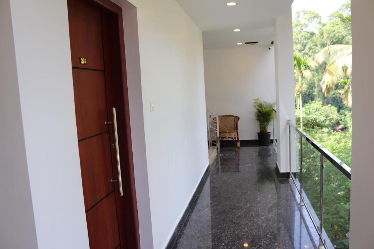 Thenmala Hormuz Inn Kolattupuzha Buitenkant foto
